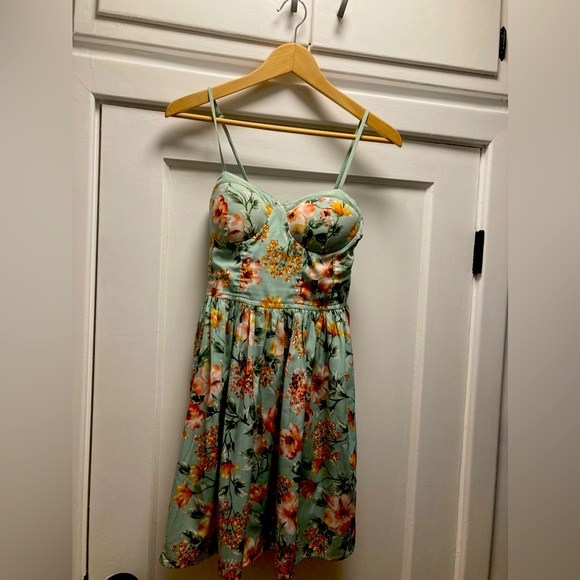 Summer dress - Picture 1 of 2